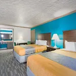 Econo Lodge Inn & Suites