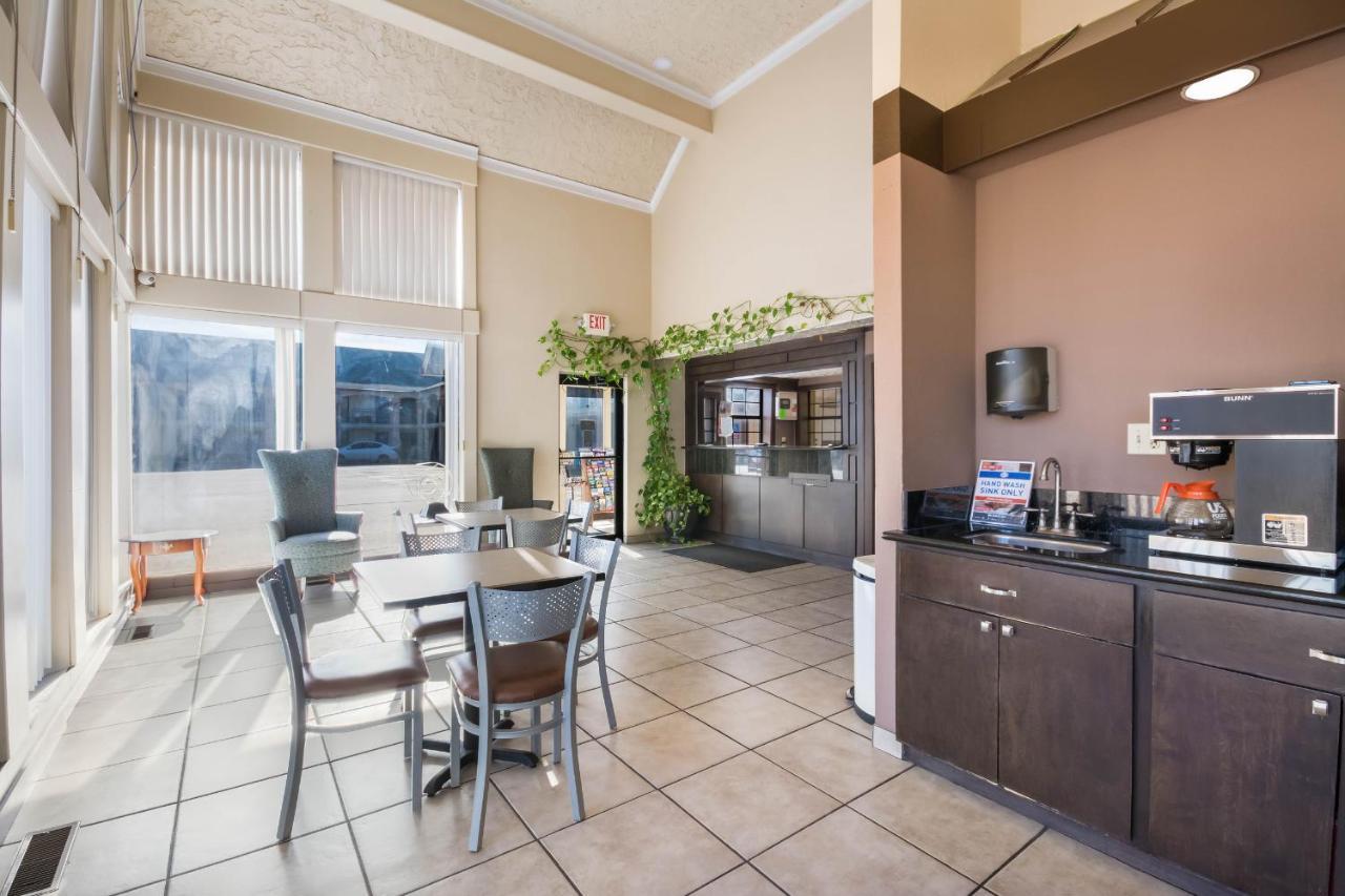 Hotel Econo & 3*